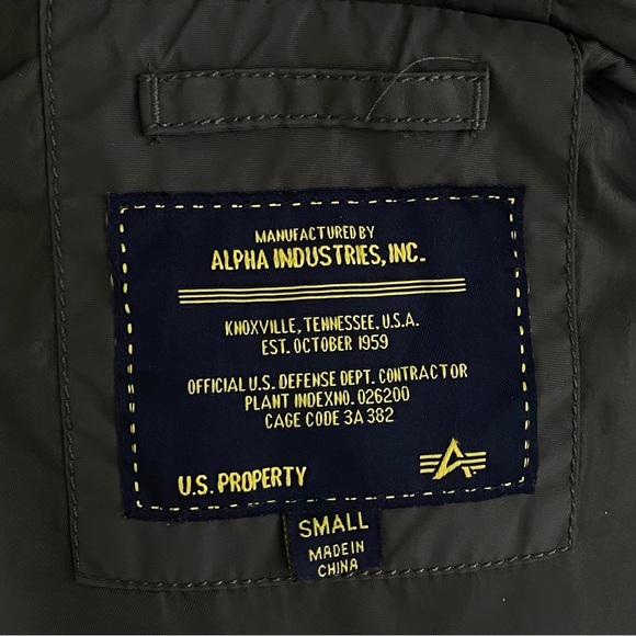 Men’s ALPHA INDUSTRIES Jacket - Picture 13 of 16